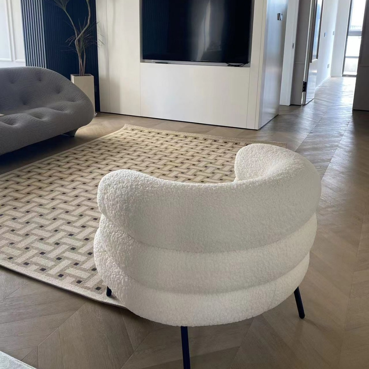 Modern Stylish Living Room Velvet Lounge Sofa Chair - Image 4